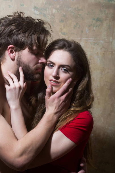 Young couple of pretty girl and bearded man hugging - Foto, afbeelding