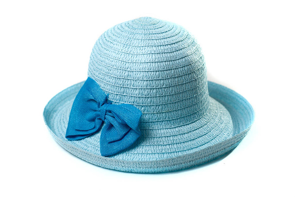 Hermoso sombrero de verano de paja, aislado sobre un fondo blanco
, - Foto, Imagen