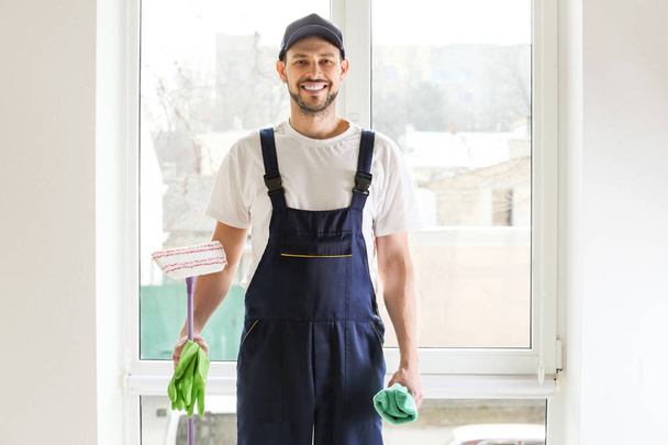 young male window cleaner in uniform - Zdjęcie, obraz