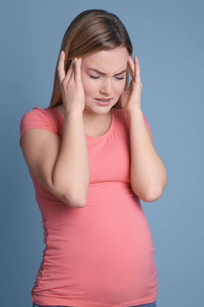 Pregnant woman suffering from headache - Фото, зображення