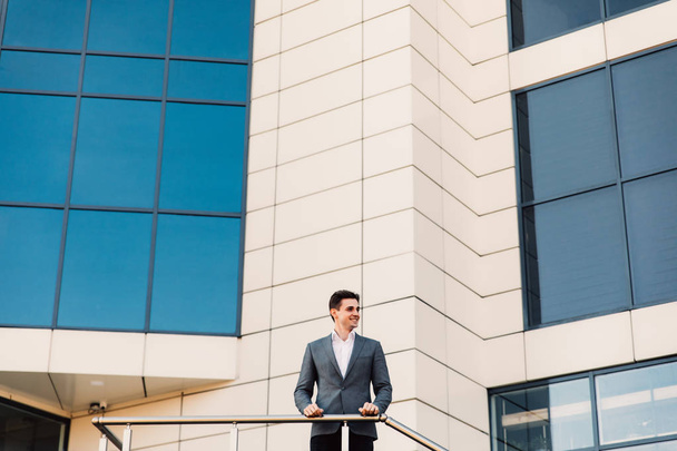 Handsome young business man at office building outdoors - Φωτογραφία, εικόνα
