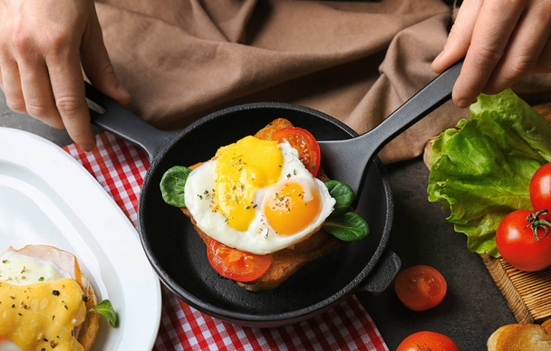 egg Benedict for breakfast  - Foto, afbeelding