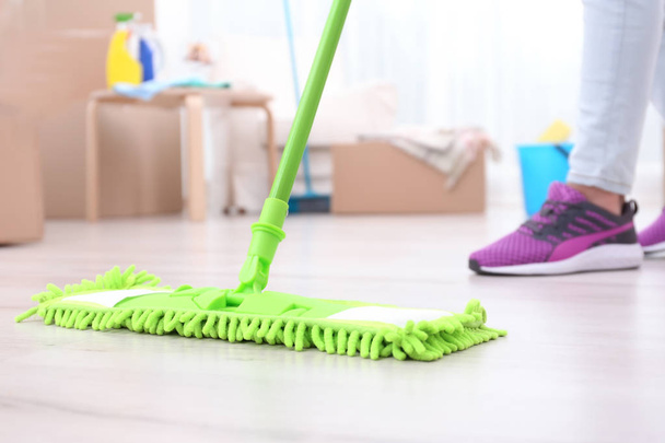 Woman moping floor in home, closeup - Foto, afbeelding