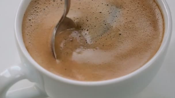 Spoon stirs coffee foam - Filmagem, Vídeo