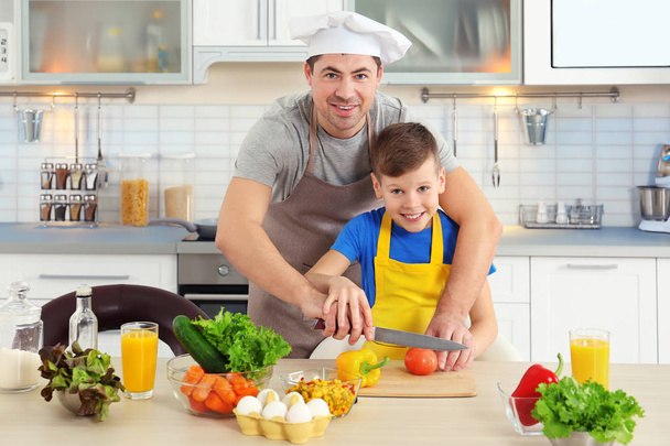 Father and son cooking - Foto, Imagem