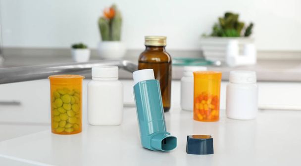 Asthma inhaler and medications - Valokuva, kuva