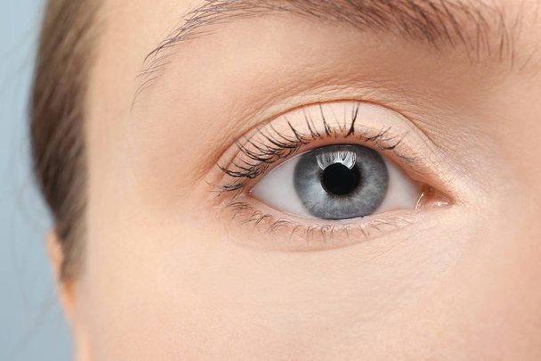Cara feminina de olhos azuis, close-up
 - Foto, Imagem