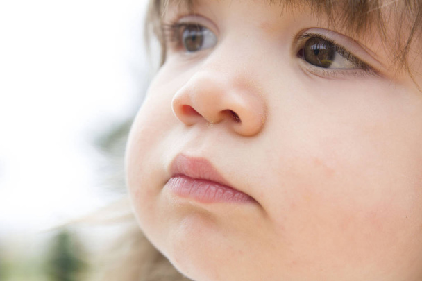 closeup toddlers dreamy face - Фото, зображення