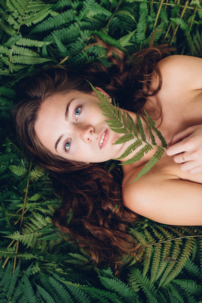 Red-haired girl with fern - Foto, immagini