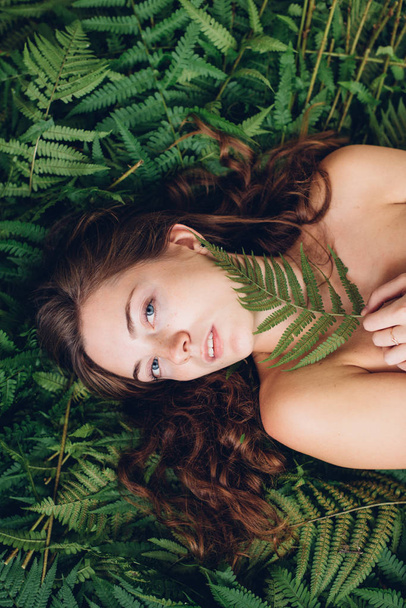 Red-haired girl with fern - 写真・画像