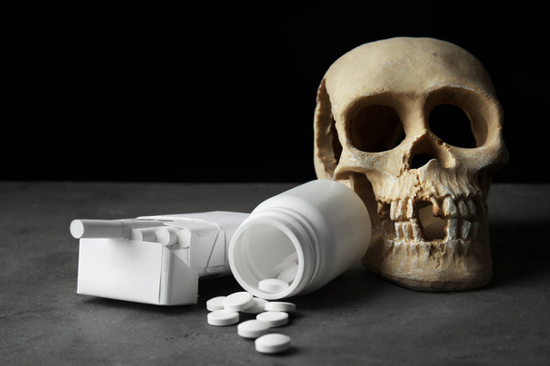 Skull with cigarettes and pills  - Fotoğraf, Görsel