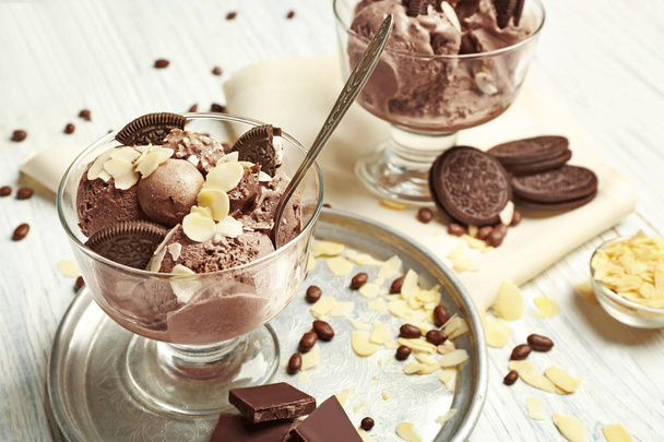 Delicious chocolate ice cream - 写真・画像