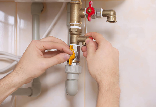 Plumber working with plumbing fittings - Foto, immagini