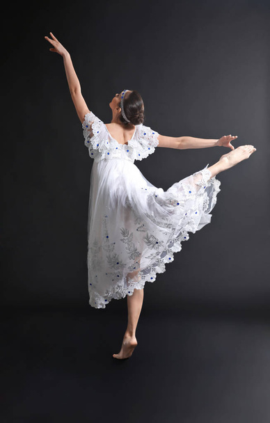 Young beautiful ballerina dancing - Fotoğraf, Görsel