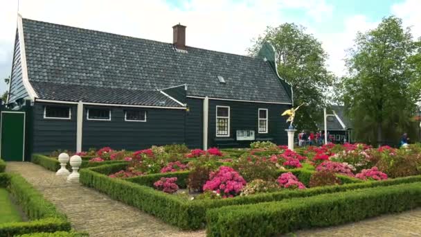 Ένα πολύχρωμο Βοτανικός Κήπος σε αγροτική περιοχή - Πλάνα, βίντεο