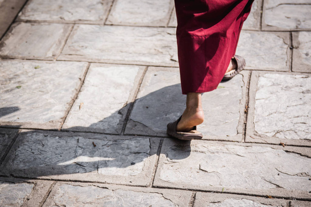 Stóp ot Buddyjski mnich - Zdjęcie, obraz