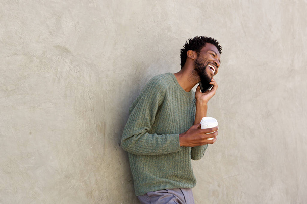 man holding coffee and phone - Foto, afbeelding