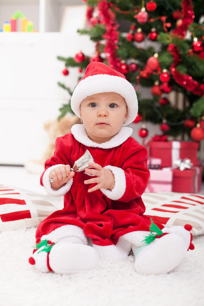 Baby girl in front of christmas tree - Φωτογραφία, εικόνα