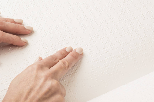 Knihy Braillovo písmo. Dotykem prstů textury p - Fotografie, Obrázek