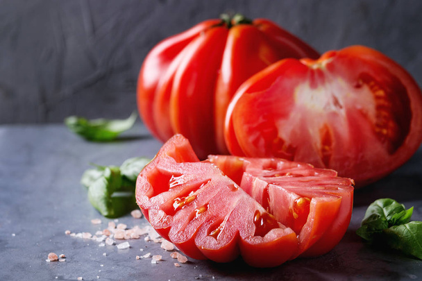 Tomatoes Coeur De Boeuf. Beefsteak tomato - Zdjęcie, obraz
