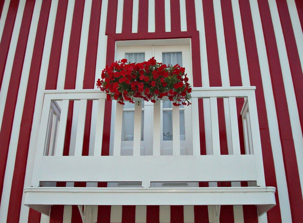 τυπικό σπίτι παράθυρο στο aveiro - Πορτογαλία - Φωτογραφία, εικόνα