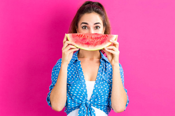 woman holding watermelon - Foto, Bild