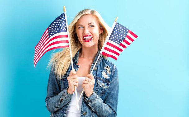 woman holding American flags - Foto, Bild