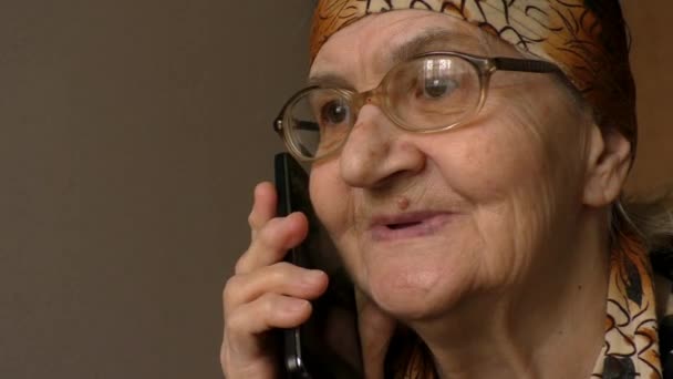 Babcia (starsza kobieta)  - Materiał filmowy, wideo