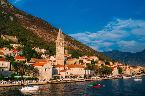 Staré rybářské městečko Perast na pobřeží Kotorské zátoky - Fotografie, Obrázek