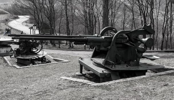 戦争の大砲、戦車、大砲、機関銃位置シェルの - 写真・画像