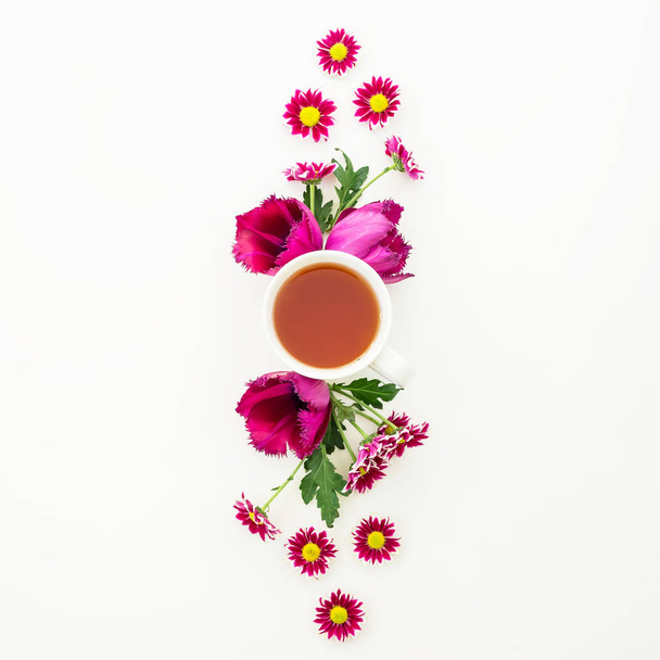 summer flowers with cup of tea - Φωτογραφία, εικόνα