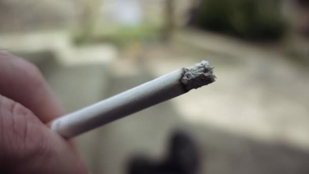 tupakointi kädessä
 - Materiaali, video