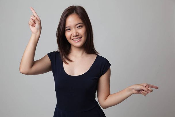 Young Asian woman point with two hands. - Foto, Imagem