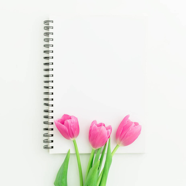 tulip flowers and notepad - Valokuva, kuva