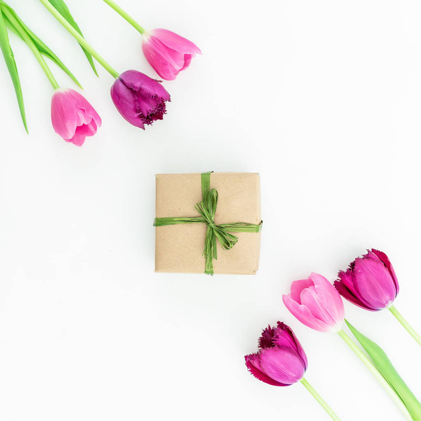tulip flowers and gift  - Fotografie, Obrázek