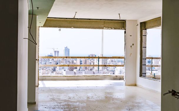 Innenausbau unvollendeter neuer Wohnungen  - Foto, Bild