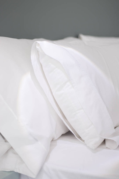 Luxury hotel bedroom sheets - Foto, imagen