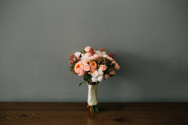 bouquet de mariage sur une table - Photo, image