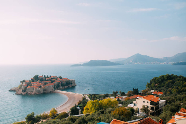 Island of Sveti Stefan. Panoramic shot - Foto, afbeelding