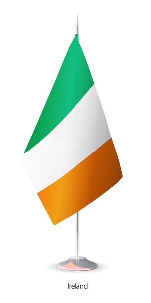 İrlanda bayrağı. Flagstaff İrlanda'da beyaz arka plan. - Vektör, Görsel