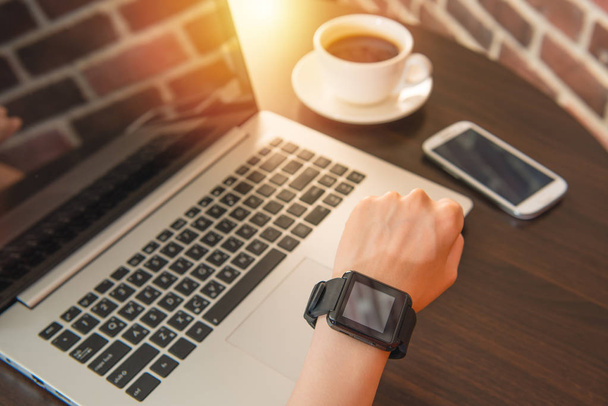 woman using smart watch in coffee shop - Foto, Bild