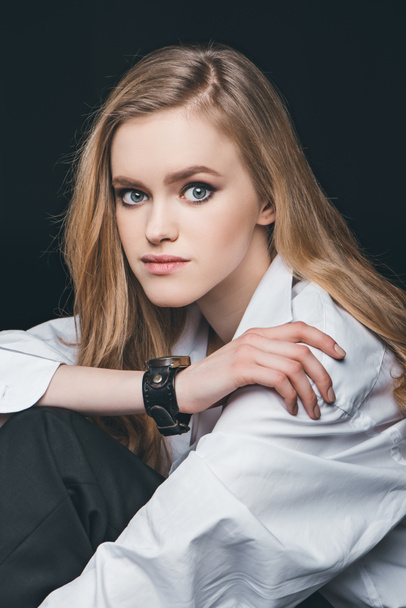 girl with vintage watch on hand - Φωτογραφία, εικόνα