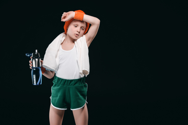 Sporty boy drinking water  - Foto, Imagen