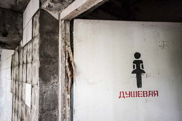 piscina abandonada en la escuela Pripyat
 - Foto, Imagen