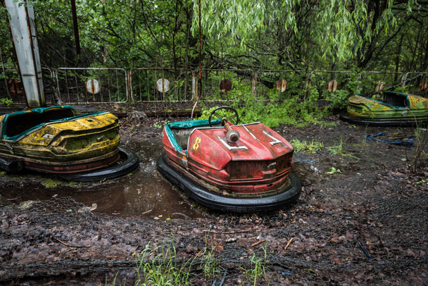 abandoned cars in Pripyat park - Zdjęcie, obraz