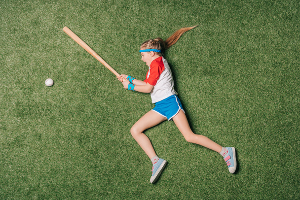 girl playing baseball  - Foto, afbeelding