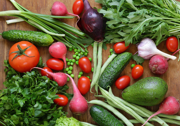 Assorted vegetables (tomatoes, radish, cucumbers, avocado) healthy food - Foto, Bild
