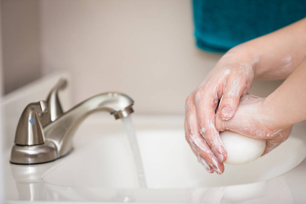 σαπούνι στο χέρι - Φωτογραφία, εικόνα