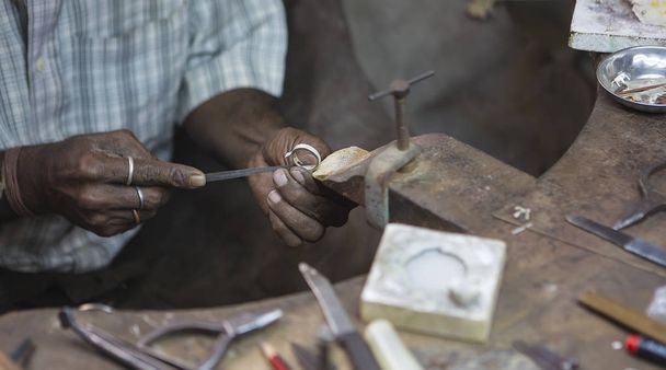 Indian Jeweler making an Oriental Jewelry in workshop. Handmade  - Zdjęcie, obraz