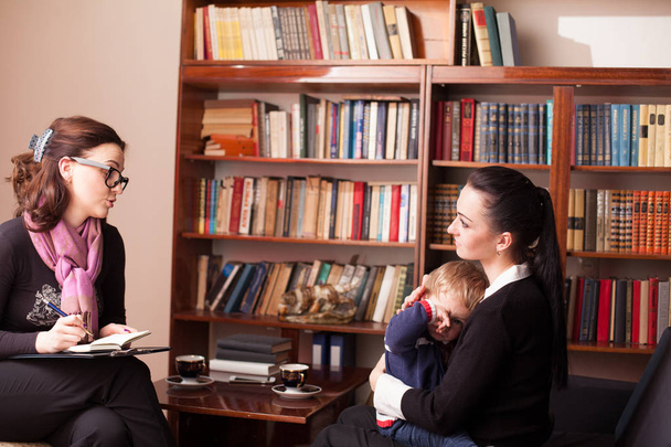 dětský psycholog matka s dítětem - Fotografie, Obrázek